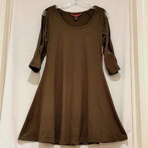 NWT - Hot Kiss - Casual /Summer with 3/4 slit sleeves in Moss color. Size Large.